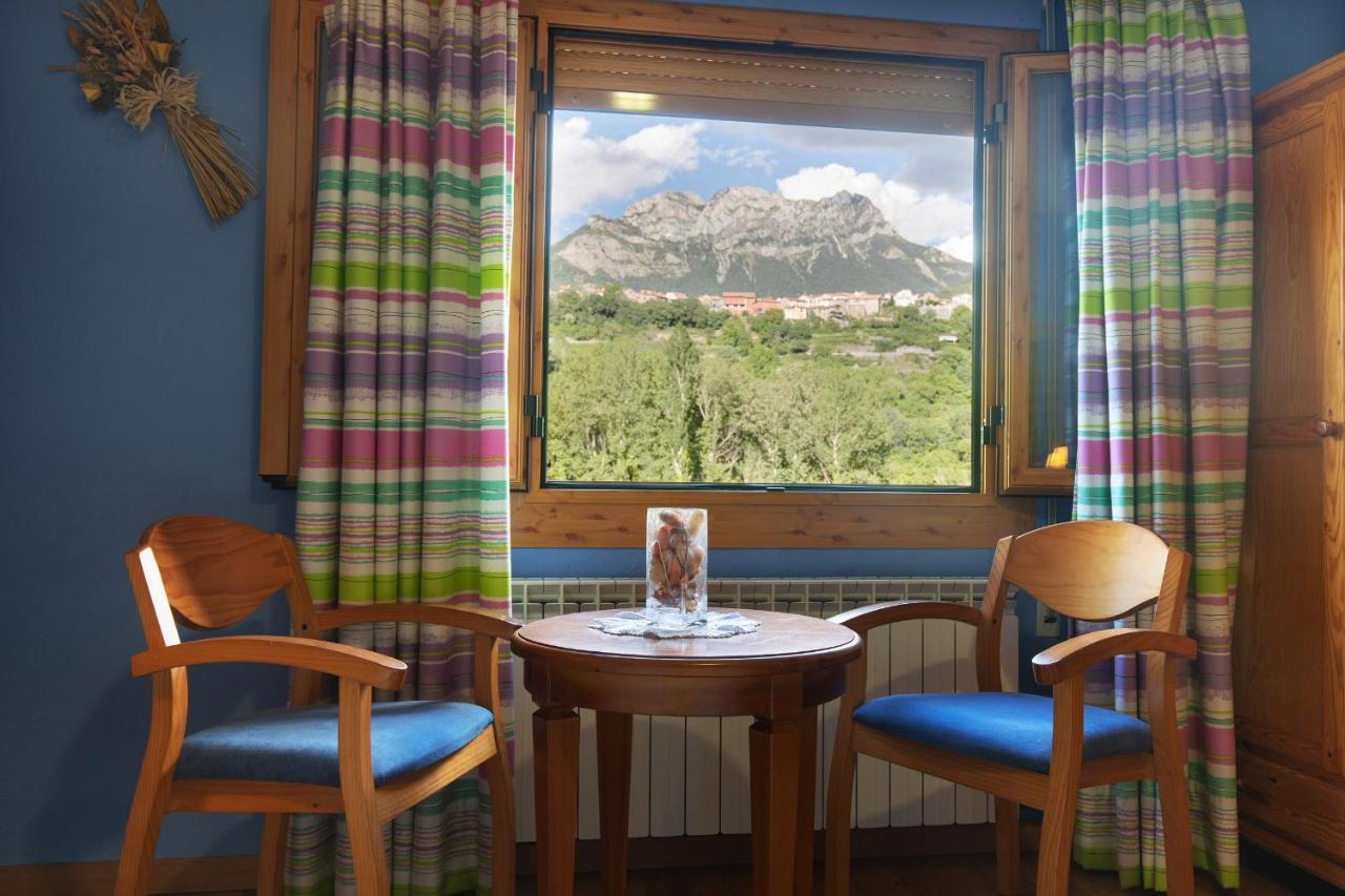 Hotel Cinca Ескалона Екстер'єр фото