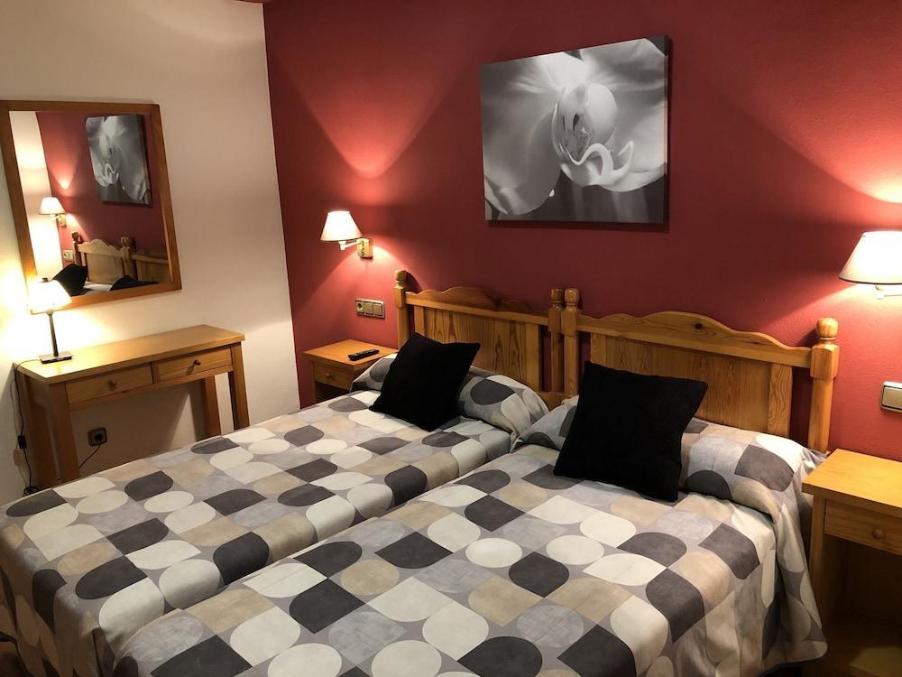Hotel Cinca Ескалона Екстер'єр фото