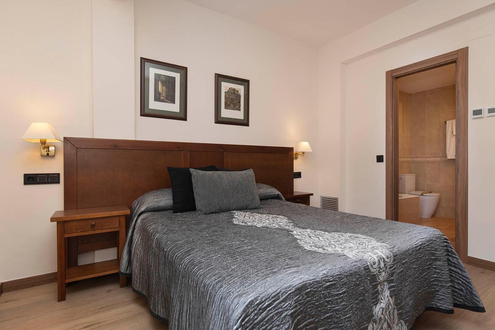 Hotel Cinca Ескалона Екстер'єр фото